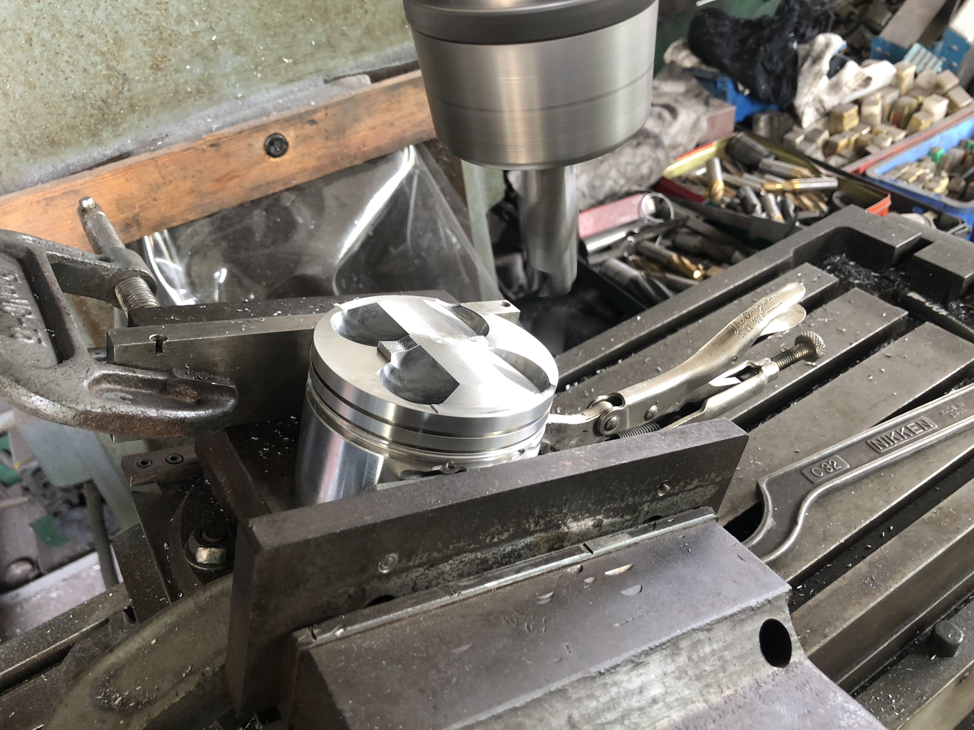 4AGパーツ下準備、ピストン加工からヘッド組み付けまで | Racing