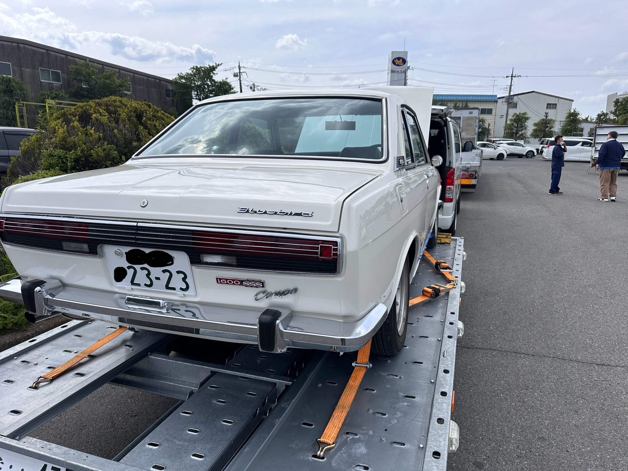 Datsun 510 Bluebird 2-door sedan] This is a 2-door sedan