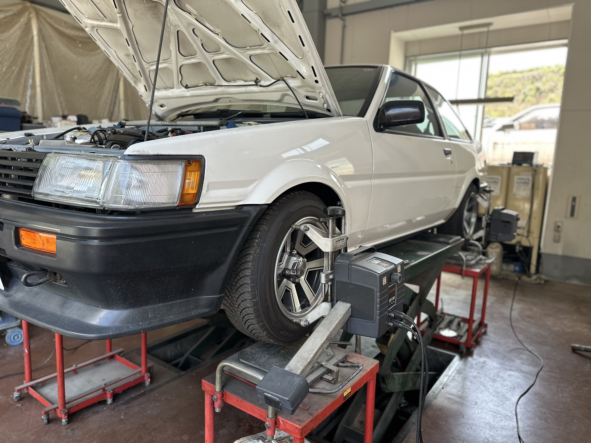 AE86、アライメント調整にうっとりテールランプ | Racing Service YASU ~total tuning proshop~