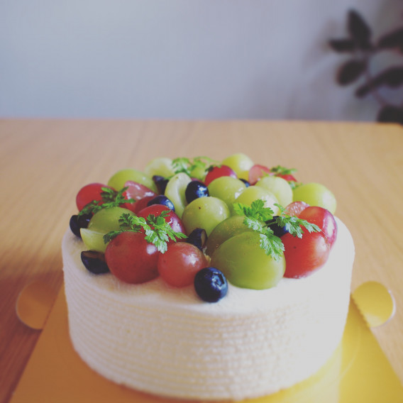 ぶどうのデコレーションケーキ ｈａｋｕ おかしのアトリエ