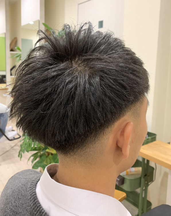ツーブロックに伸ばす段階のフェードカット 美容室 Oli Ola オリオラ ツーブロックに伸ばす段階のフェードカット 美容室 Oli Ola オリオラ