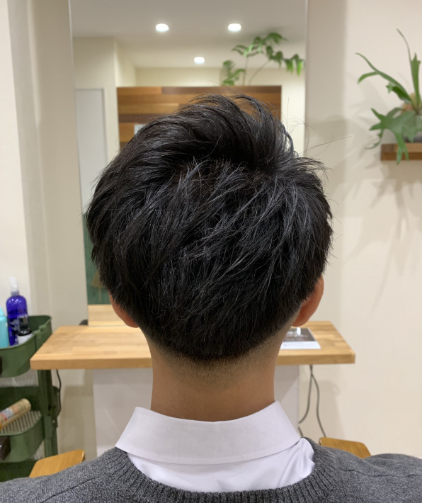 ツーブロックに伸ばす段階のフェードカット 美容室 Oli Ola オリオラ ツーブロックに伸ばす段階のフェードカット 美容室 Oli Ola オリオラ