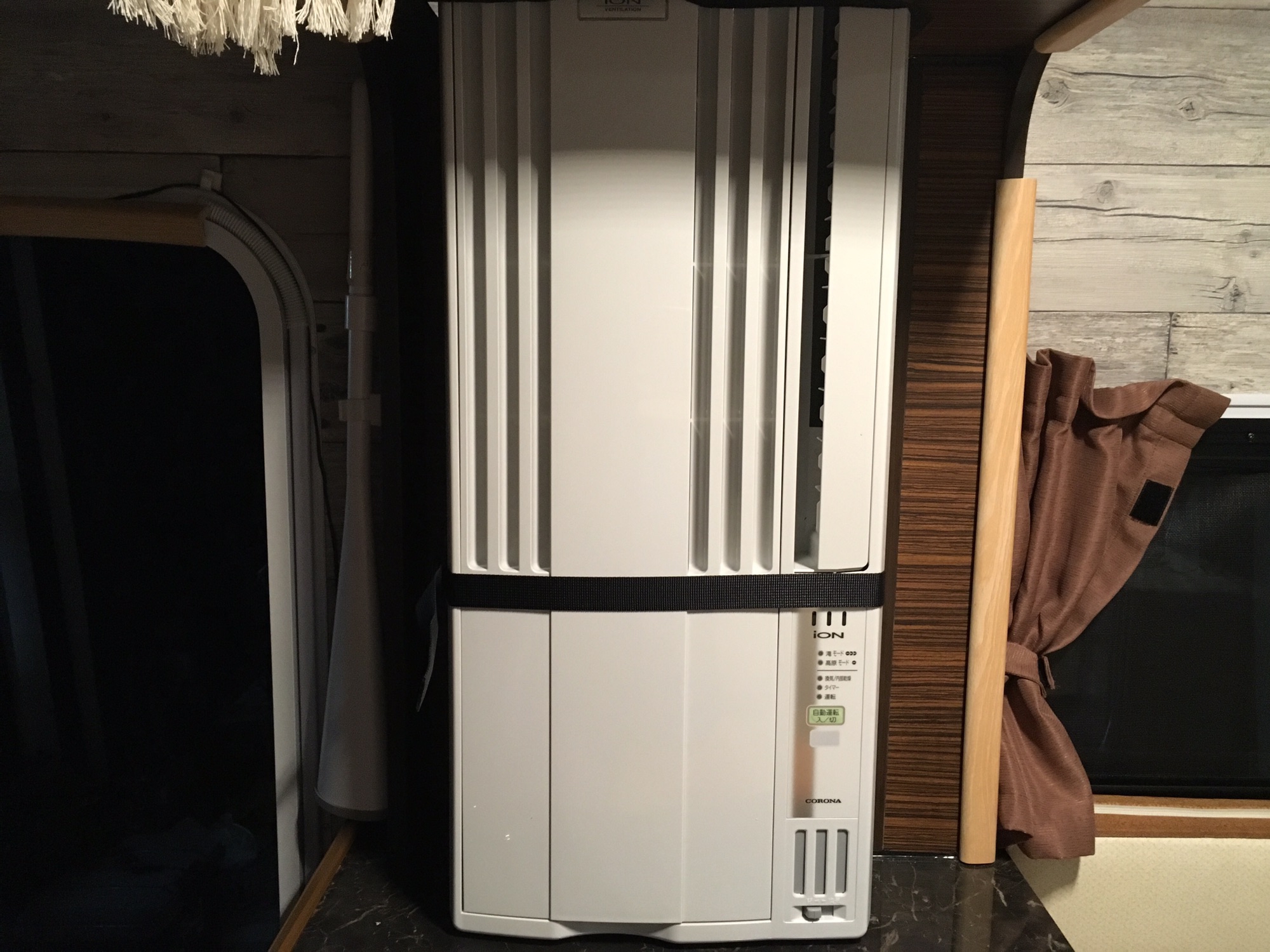 キャンピングカーにトヨトミ 窓用エアコン センターエアコン取り付け金具付き Amazon | トヨトミ ルームエアコン 窓用エアコン ウインドエアコン 7畳 エアコン