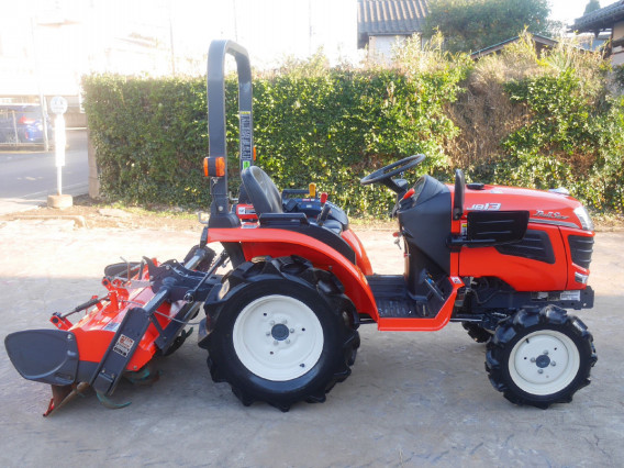 入庫情報】クホタトラクター JB13X 13.5馬力 現行型 382時間 美車 家庭 