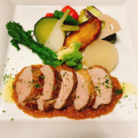 コース料理のメイン 洋食屋サンライズ