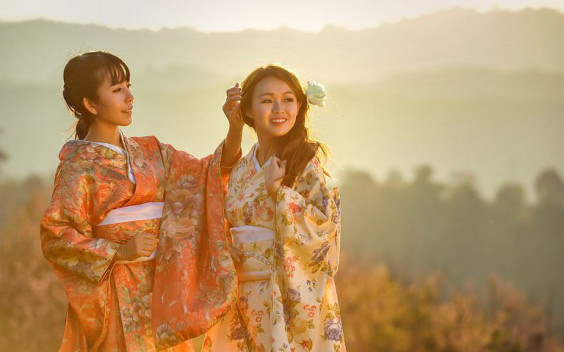 花から学ぶ女性の美しさ 立てば芍薬 座れば牡丹 歩く姿は百合の花 Maki Life Make You Happy 花から学ぶ女性の美しさ 立てば芍薬 座れば牡丹 歩く姿は百合の花 Maki Life Make You Happy