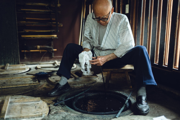 写真家アーウィン ウォンが撮る 郡上本染職人 長良川てしごと町家casa 岐阜和傘販売