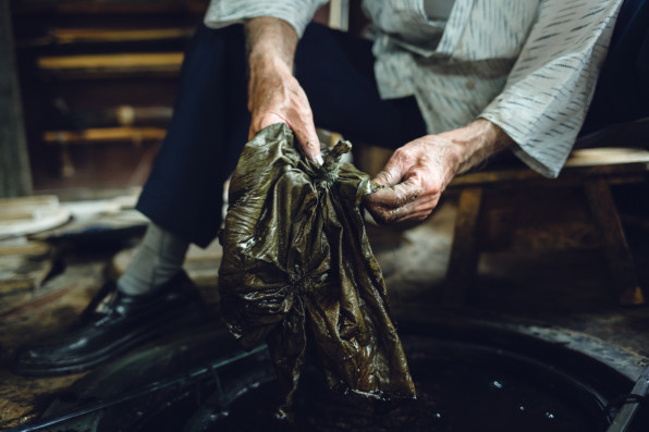 写真家アーウィン ウォンが撮る 郡上本染職人 長良川てしごと町家casa 岐阜和傘販売