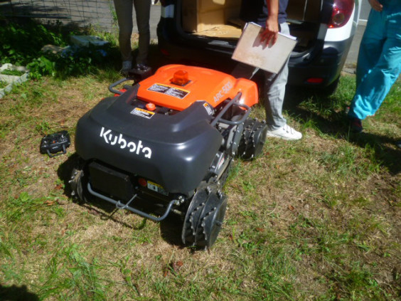 自走式草刈機 特定非営利活動法人 スマイル ちわ 自走式草刈機 特定非営利活動法人 スマイル ちわ
