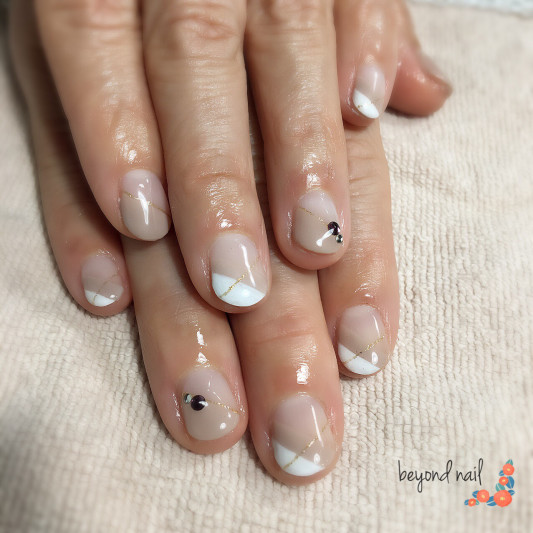 変形フレンチネイル 八王子ネイルサロン Beyond Nail