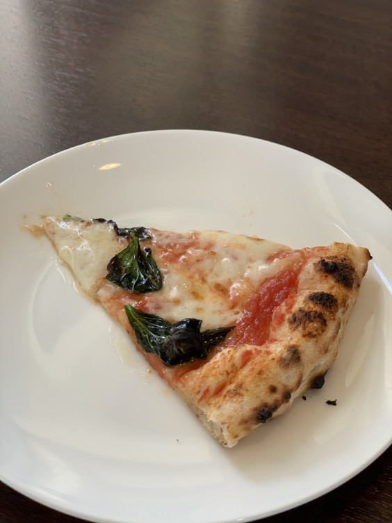 フォーク ナイフでナポリ人 ナポリピッツァの美味しい味わい方 Pizzeria Luna E Dolce ピッツェリア ルナ エ ドルチェ