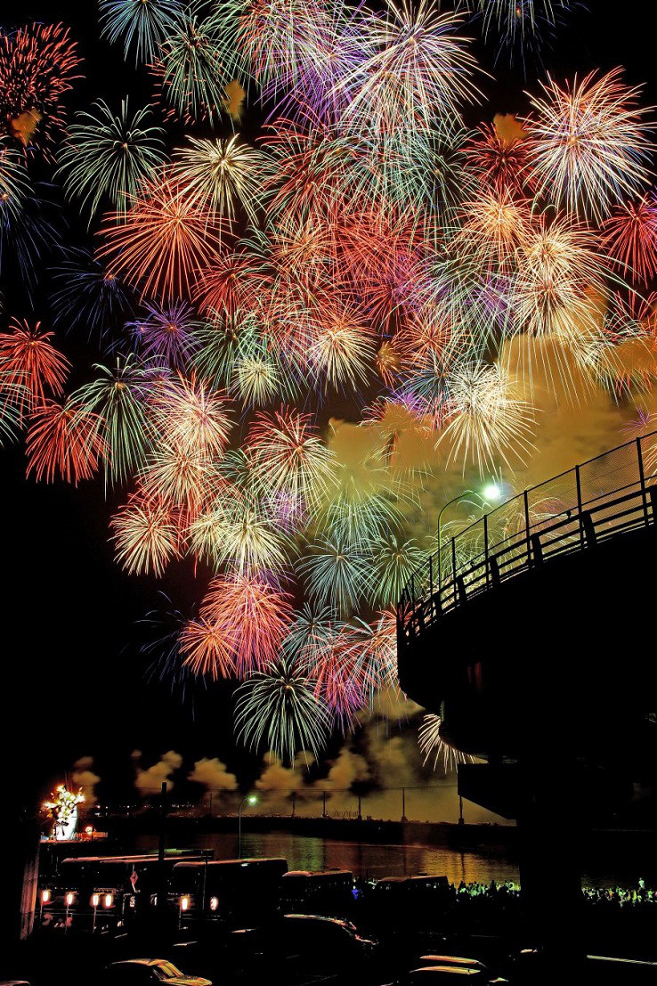 Zipang 3 Tokio 神の庭にて きほく燈籠祭開催 仕掛け花火 彩雲孔雀 は紀北町でしか見れない 日本で唯一無二の豪華絢爛 Zipang 3 Tokio