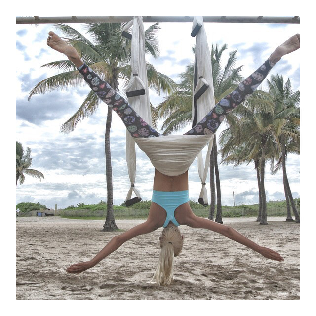 エアリアルヨガの逆さまの効果 Shanty Yoga Aerial Yoga