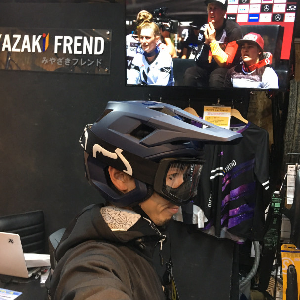 Fox ダウンヒルやエンデューロに最適なヘルメット みやざきフレンド 東京都府中市の自転車屋 ロードバイク マウンテンバイクショップ