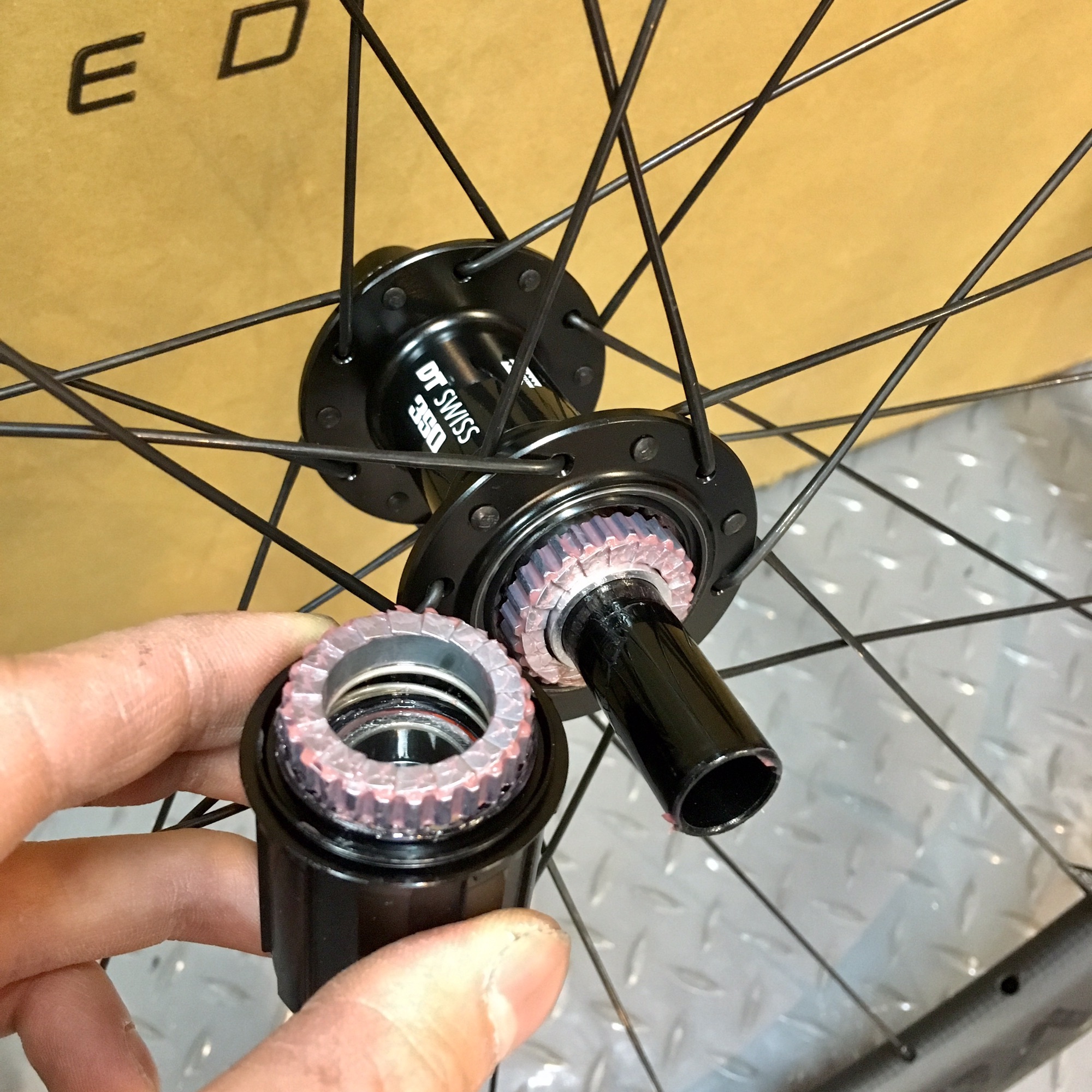 コスパ最強13万円のカーボンホイールROVAL C38