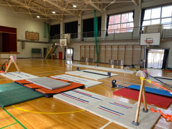 小学校の特別授業でスラックライン スラックラインコミュニティシーモンキーズ 小学校の特別授業でスラックライン スラックラインコミュニティシーモンキーズ