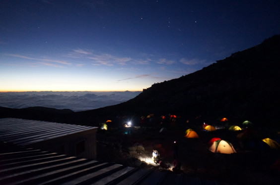 木曽駒ヶ岳編 頂上山荘からの星空と日の出前の様子 Zakky S Trekking From Aichi 木曽駒ヶ岳編 頂上山荘からの星空と日の出前の様子 Zakky S Trekking From Aichi