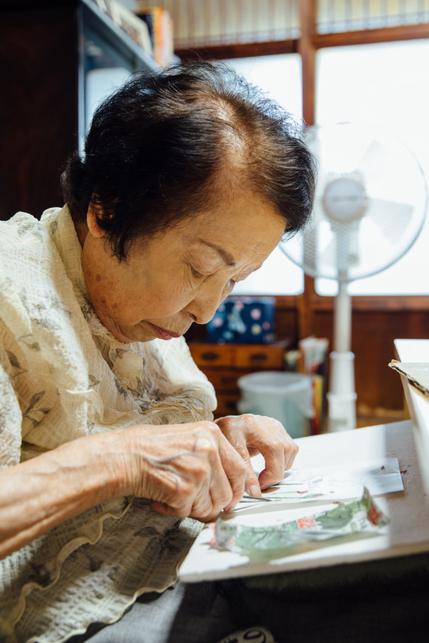 90歳セツの新聞ちぎり絵 原画展 8月21日 金 9月3日 木 とほん 奈良大和郡山の本屋 90歳セツの新聞ちぎり絵 原画展 8月21日 金 9月3日 木 とほん 奈良大和郡山の本屋