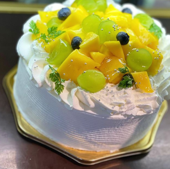マンゴー バースデーホールケーキ 国分町 Flower Cake Megu 花屋とケーキのお店 マンゴー バースデーホールケーキ 国分町 Flower Cake Megu 花屋とケーキのお店