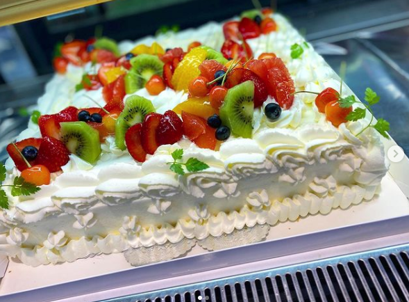 大切なお友達のお誕生日ケーキ 国分町 Flower Cake Megu 花屋とケーキのお店