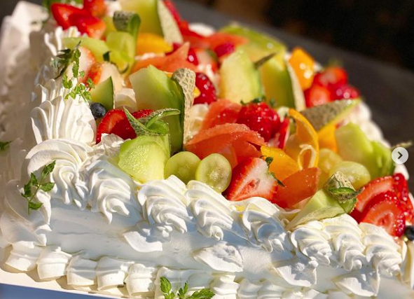 周年お祝い のサプライズオーダーケーキ 国分町 Flower Cake Megu 花屋とケーキのお店 周年お祝い のサプライズオーダーケーキ 国分町 Flower Cake Megu 花屋とケーキのお店