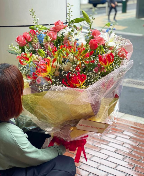 豪華 花束 お誕生日お祝い花束 国分町 Flower Cake Megu 花屋とケーキのお店