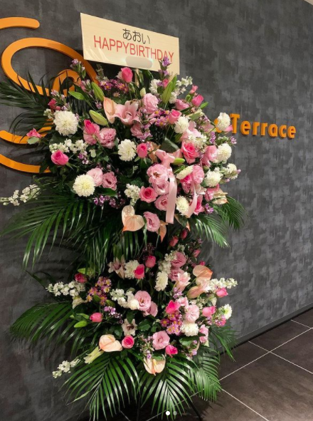 誕生日お祝いフラワースタンド花 国分町 Flower Cake Megu 花屋とケーキのお店 誕生日お祝いフラワースタンド花 国分町 Flower Cake Megu 花屋とケーキのお店