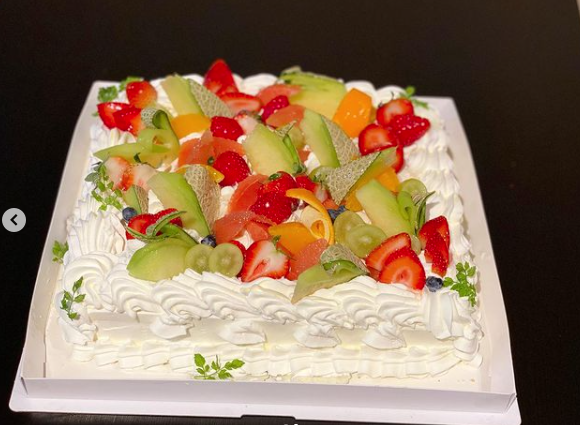 お誕生日オーダーケーキ 国分町 Flower Cake Megu 花屋とケーキのお店 お誕生日オーダーケーキ 国分町 Flower Cake Megu 花屋とケーキのお店