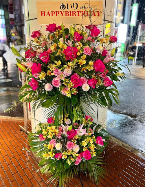 誕生日お祝いフラワースタンド花 国分町 Flower Cake Megu 花屋とケーキのお店 誕生日お祝いフラワースタンド花 国分町 Flower Cake Megu 花屋とケーキのお店