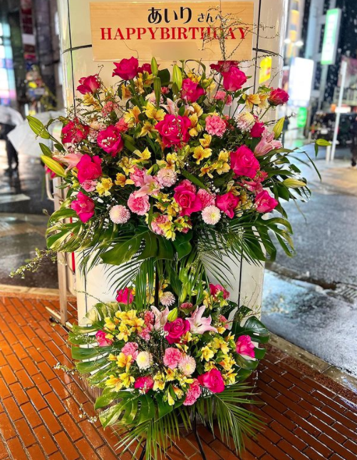 誕生日お祝いフラワースタンド花 国分町 Flower Cake Megu 花屋とケーキのお店