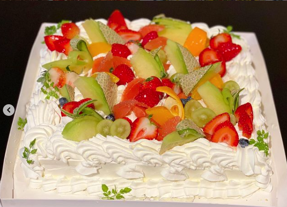周年お祝い のサプライズオーダーケーキ 国分町 Flower Cake Megu 花屋とケーキのお店 周年お祝い のサプライズオーダーケーキ 国分町 Flower Cake Megu 花屋とケーキのお店