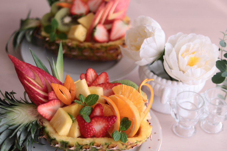 中身も綺麗なパイナップルボート Powerful Fruits