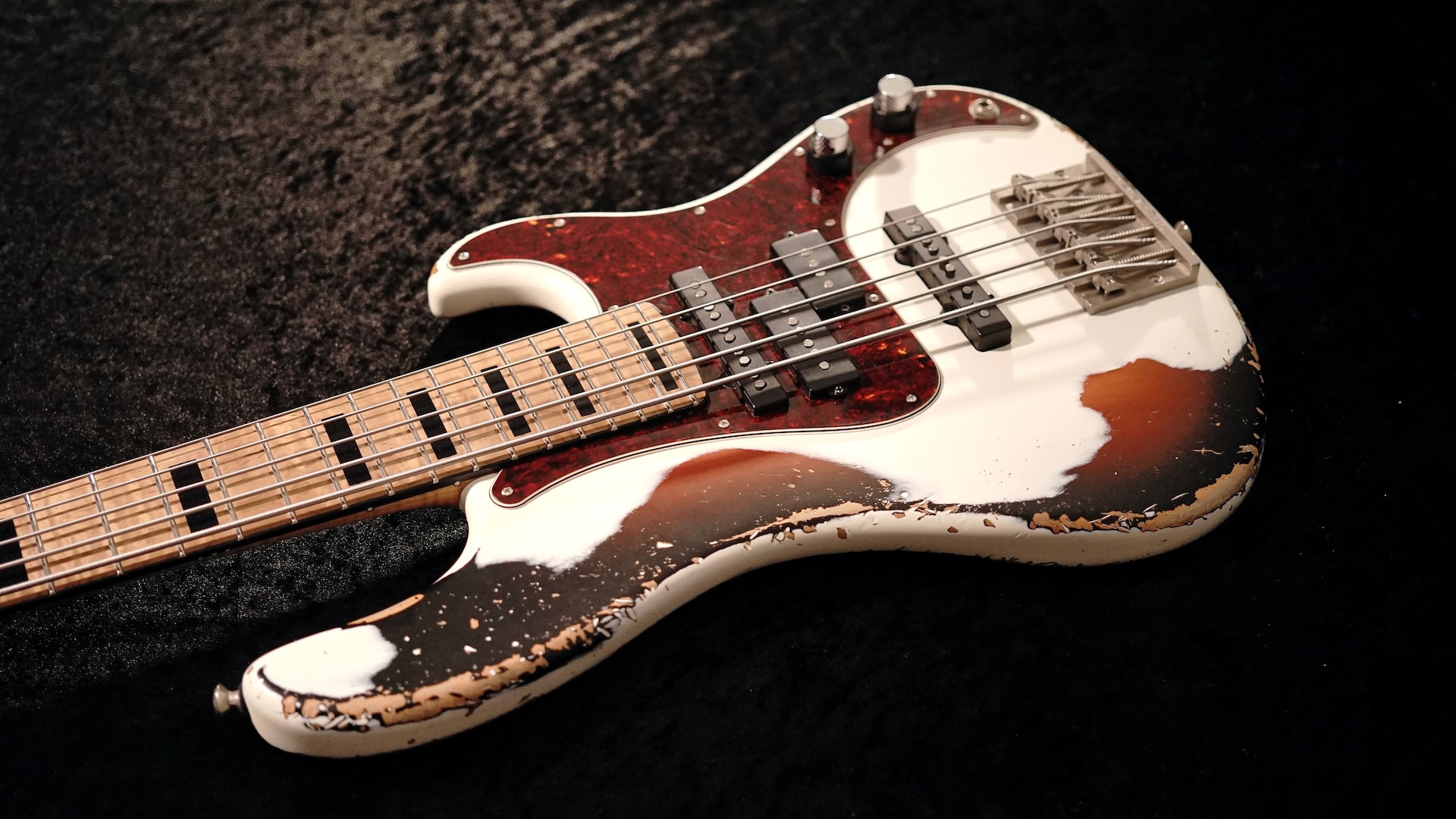 Guitars / Basses gallery | GTI Guitars / Basses gallery | GTI