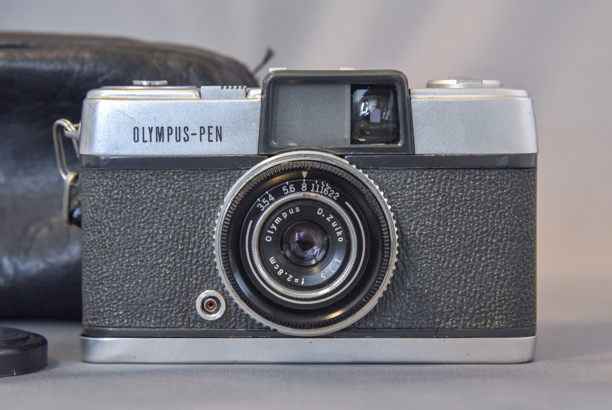 「 美品 コンパクトカメラ」オリンパス 初代 ペン S 木の皮リメイク