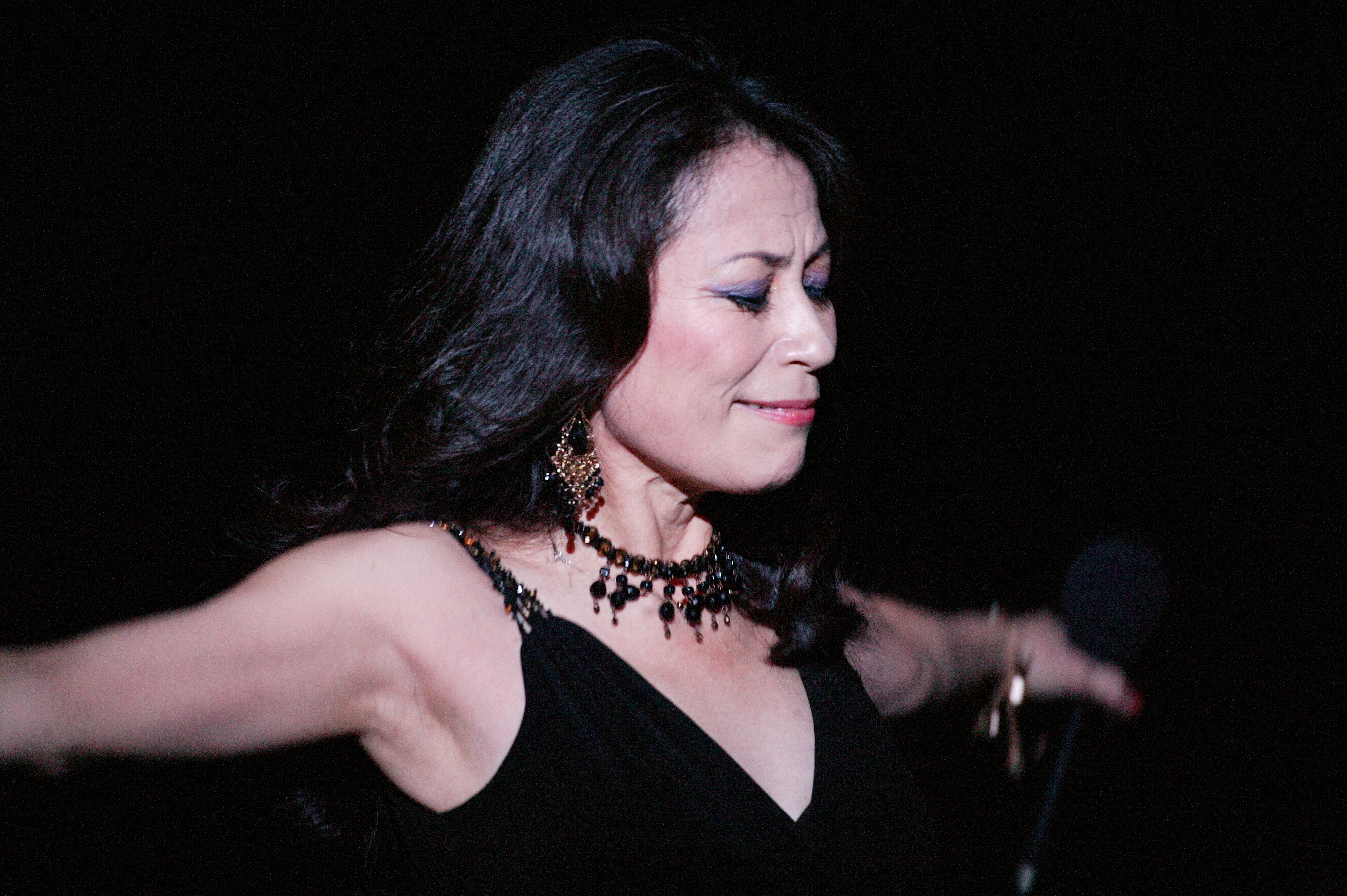 BIOGRAPHY | 月田秀子ファド倶楽部