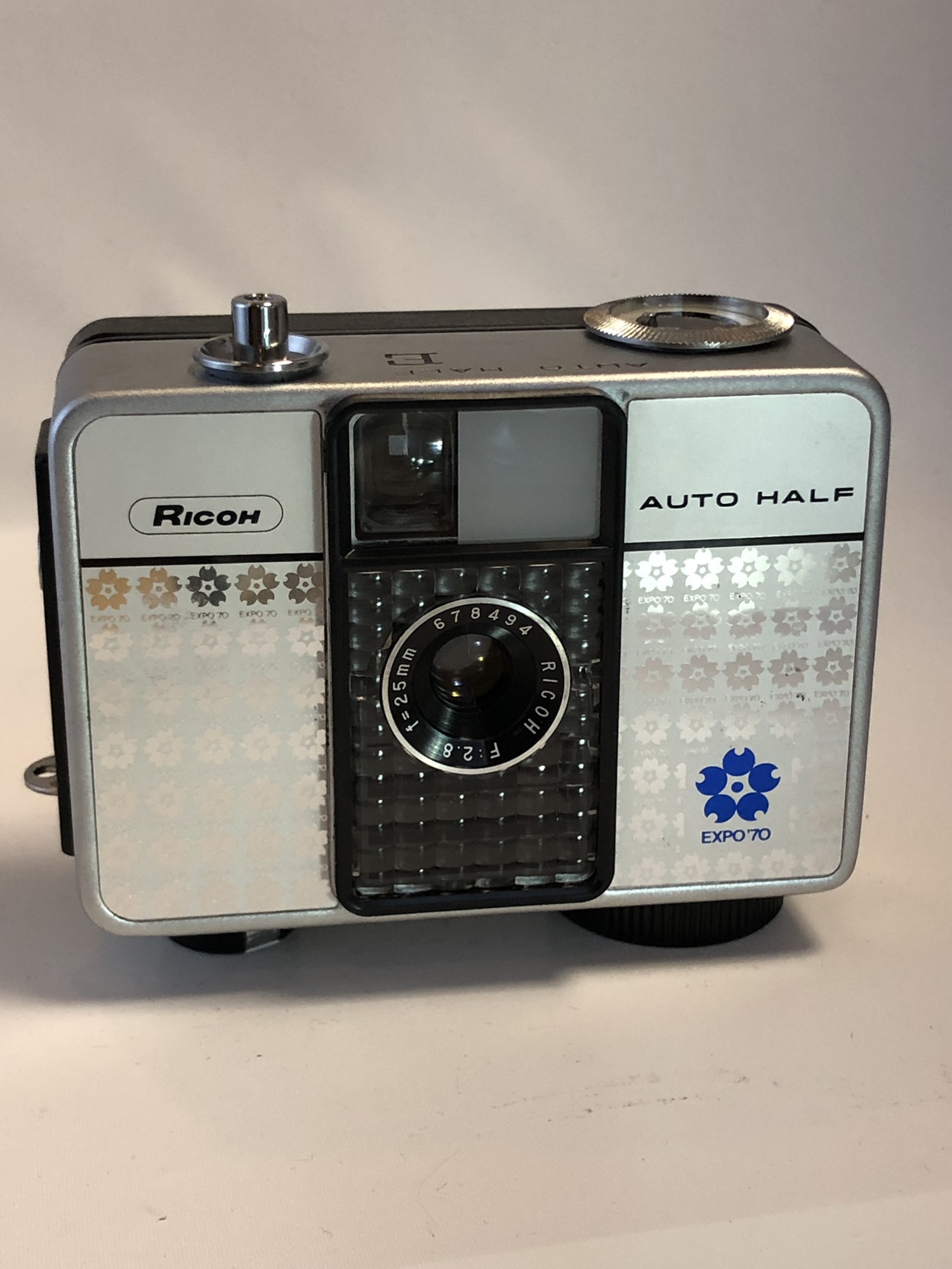 オートハーフE EXPO'70大阪万博限定モデル | のい と RICOH と AUTO HALF