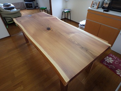 杉（社木）の一枚板テーブル | 東京・吉祥寺の勝又木材【一枚板 