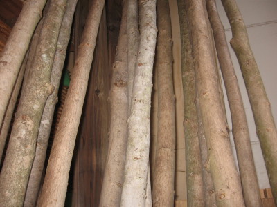 天然木の細丸棒 入荷しました 東京 吉祥寺の勝又木材 一枚板カウンター