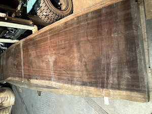 パドック一枚板、削りました。 | 東京・吉祥寺の勝又木材【一枚板  