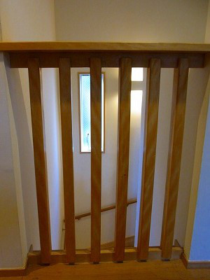 アサダの階段笠木 子柱 東京 吉祥寺の勝又木材 一枚板カウンター