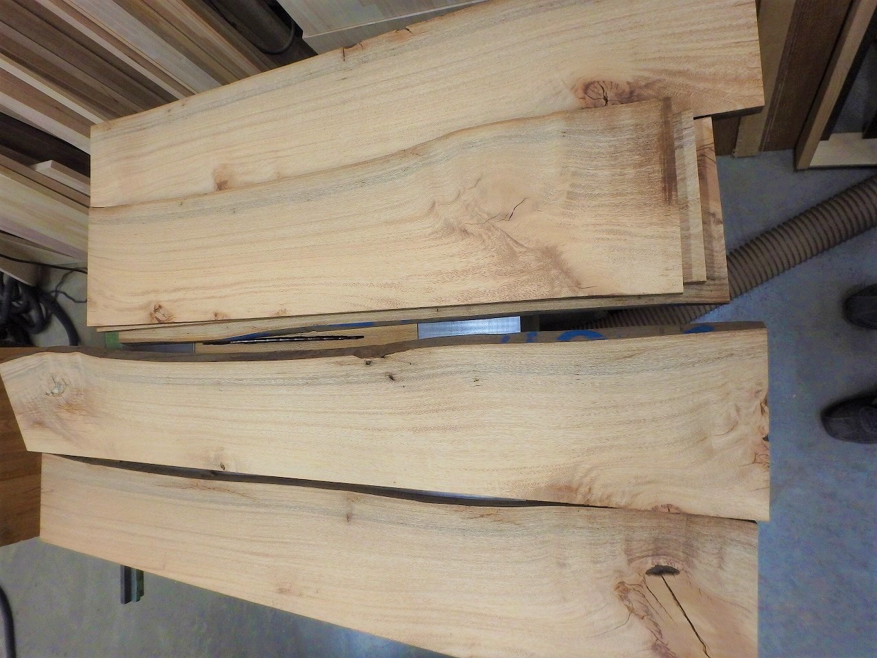 台湾ひのき一枚板片耳付カウンター