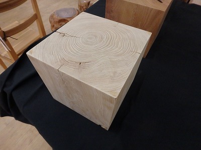 早い者勝ち！売り切れ御免！天然木一枚板テーブルがこの価格！ 天然木キューブ 3個できました。 | 東京・吉祥寺の勝又木材【一