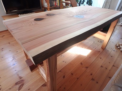 杉一枚板テーブル納品しました | 東京・吉祥寺の勝又木材【一枚板 