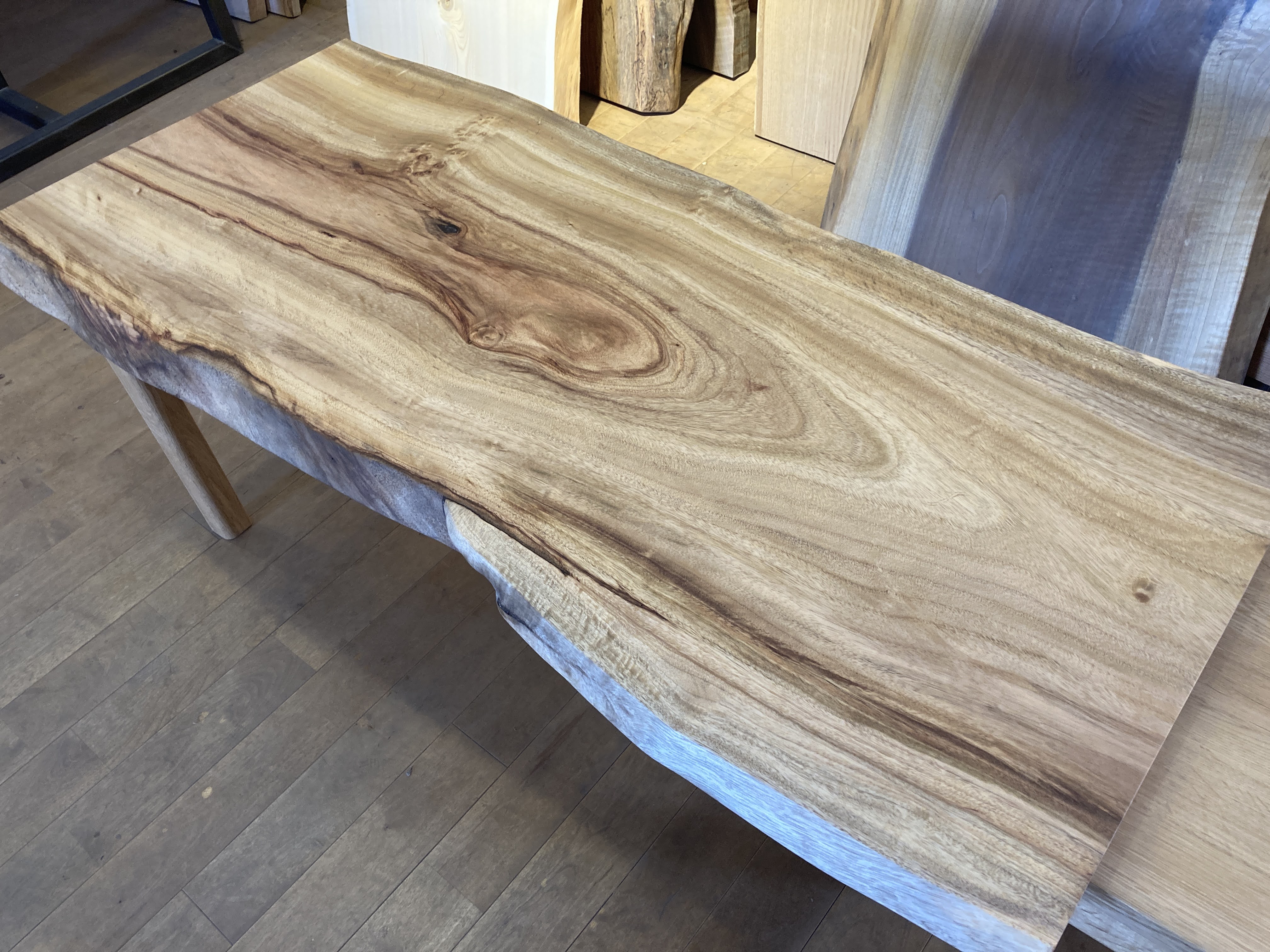 一枚板テーブル楠拭き漆塗装