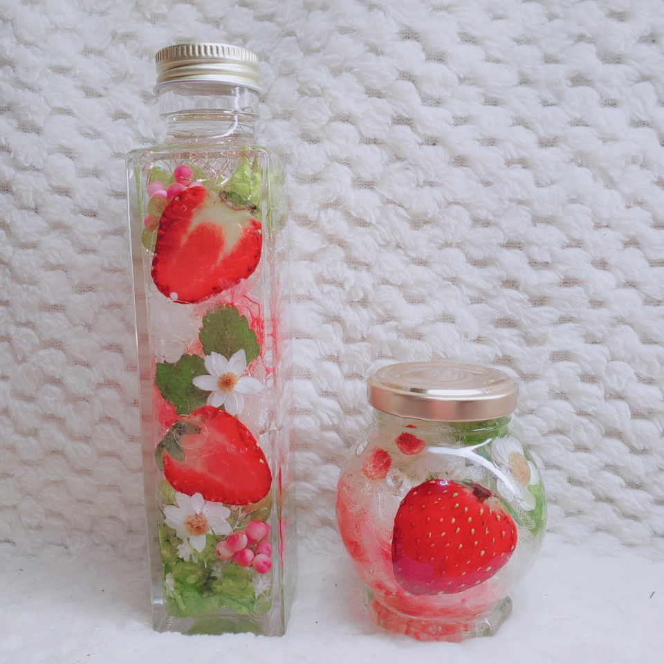 お話中❤︎No.122 フルーツハーバリウム ハーバリウム 苺 良き 