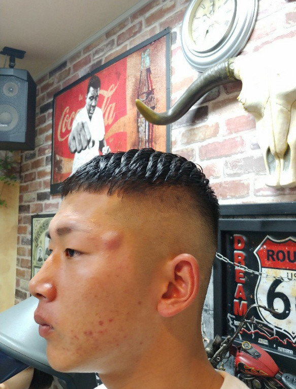 バーバースタイル クロップ はポマードでこんなにも艶髪に hair salon active バーバースタイル クロップ はポマードでこんなにも艶髪に hair salon active