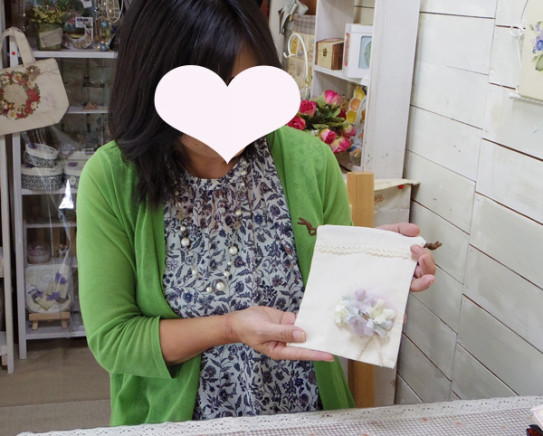 プラバンで手作り 簡単コサージュ デコポッジ3dシートでアジサイを 1day体験レポ 伊丹 大阪アクセサリー教室 レジンクラフトギャラリーハチミツ