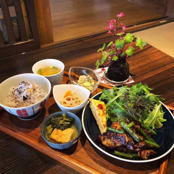 豚肉の赤味噌炒め 町家盆栽cafe コトノハ S Ownd 豚肉の赤味噌炒め 町家盆栽cafe コトノハ S Ownd