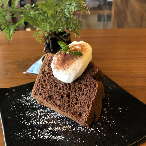 くるみとココアのシフォンケーキ 町家盆栽ｃａｆｅ コトノハ S Ownd