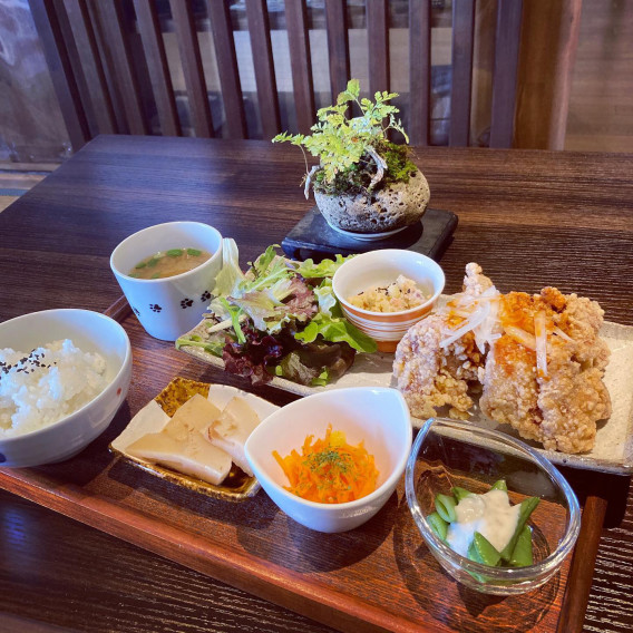 鶏の唐揚げ韓国風ソース 町家盆栽ｃａｆｅ コトノハ S Ownd